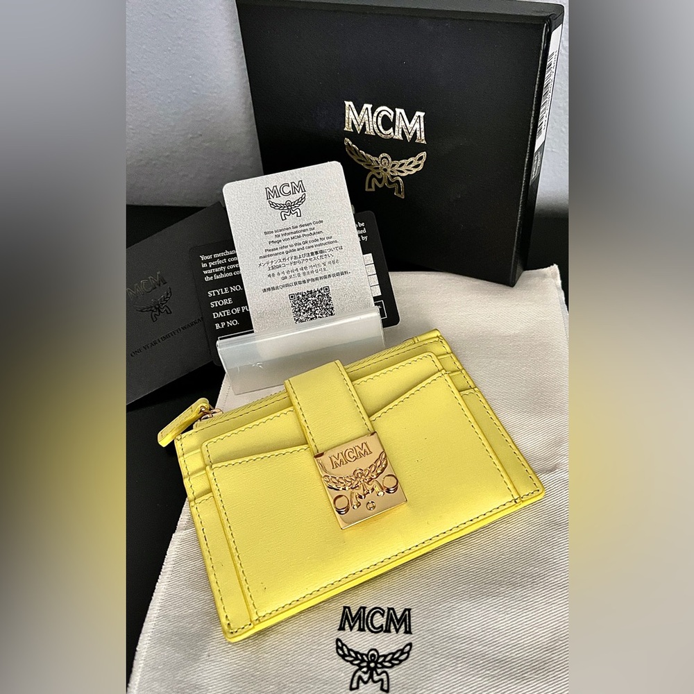 MCM Inclusive EUC Leather Card holder/sm wallet Pale Yellow Dust Bag & Box